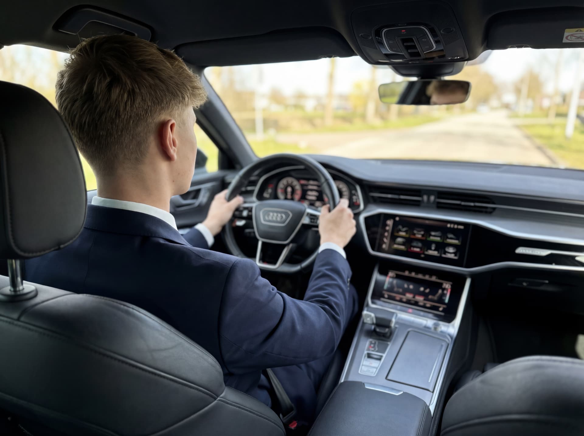 Privéchauffeur achter het stuur van een Audi